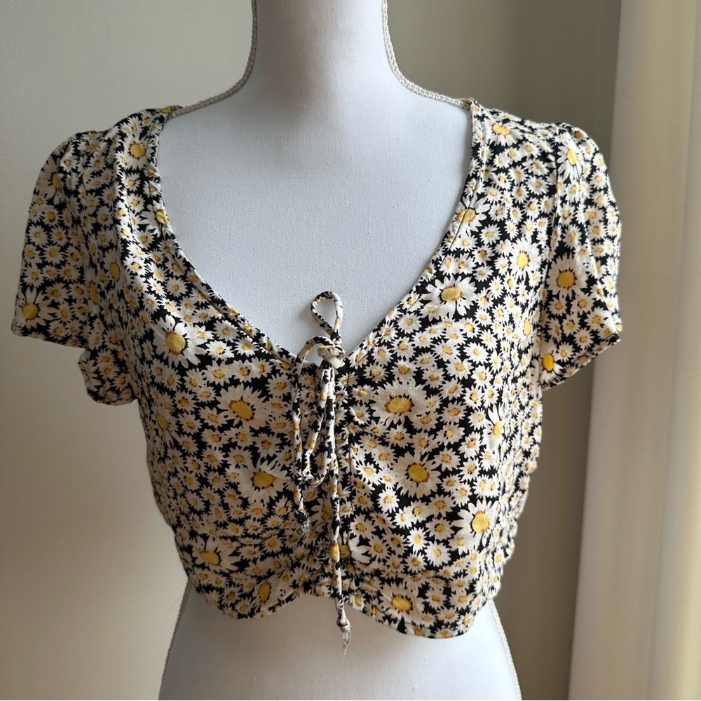 American Eagle floral crop top‎